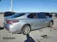 2020 Toyota Camry LE z VIN 4T1C11AK8LU351957, wystawiony jako Copart lot #86512345 z przebiegiem 83 646 mil mil oraz Szkoda całkowita • Salvage title. Historia ofert i sprzedaży dostępna na DreamBid. Obrazek 3.
