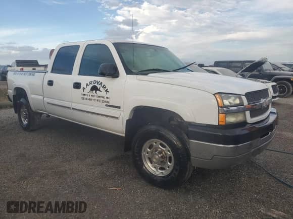 2003 Chevrolet Silverado 2500HD LS z VIN 1GCHC23U63F160504, wystawiony jako Copart lot #74484684 z przebiegiem 142 716 mil mil oraz Nie do naprawy • Non repairable. Historia ofert i sprzedaży dostępna na DreamBid. Obrazek 4.