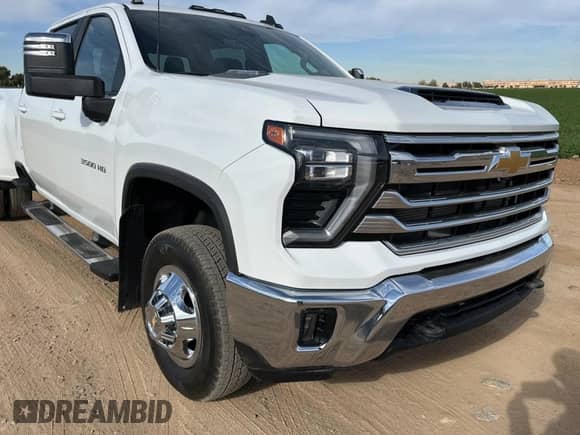 2024 Chevrolet Silverado 3500HD LT с VIN 1GC4YTEY4RF240866, выставлен на аукционе Copart как лот 85077284 с пробегом 6 933 миль миль и Списание • Salvage title. История ставок и продаж доступна на DreamBid. Изображение 1.