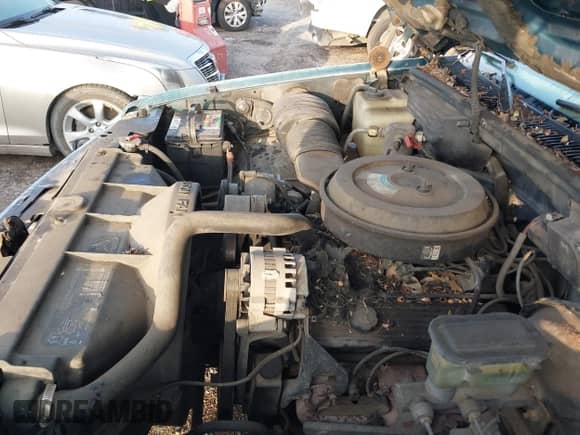 1992 Chevrolet Silverado 1500 z VIN 2GCEC19K2N1202826, wystawiony jako IAAI lot #43524013 z przebiegiem 229 129 mil mil oraz . Historia ofert i sprzedaży dostępna na DreamBid. Obrazek 6.