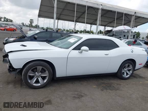 2019 Dodge Challenger SXT z VIN 2C3CDZAG6KH669989, wystawiony jako IAAI lot #43333069 z przebiegiem 161 866 mil mil oraz . Historia ofert i sprzedaży dostępna na DreamBid. Obrazek 15.