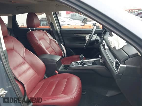 2023 Mazda CX-5 S Carbon Edition z VIN JM3KFBCM2P0212062, wystawiony jako IAAI lot #40853928 z przebiegiem 25 463 mil mil oraz . Historia ofert i sprzedaży dostępna na DreamBid. Obrazek 5.