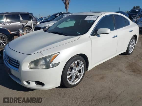 2014 Nissan Maxima SV z VIN 1N4AA5APXEC905450, wystawiony jako IAAI lot #42692323 z przebiegiem 187 955 mil mil oraz . Historia ofert i sprzedaży dostępna na DreamBid. Obrazek 2.