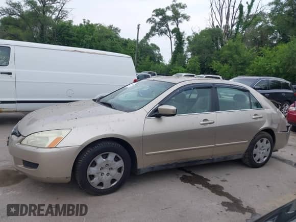 2003 Honda Accord LX with VIN 1HGCM66363A062623, listed as a IAAI auction lot 42437853 with 264,727 mi miles and . Bid and sale history available at DreamBid. Image 14.