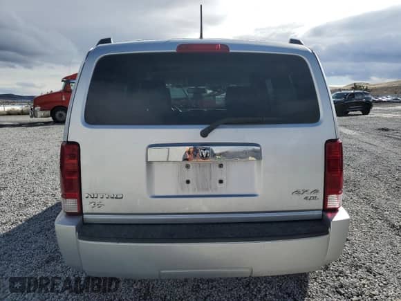 2008 Dodge Nitro R/T z VIN 1D8GU58688W212907, wystawiony jako Copart lot #44170415 z przebiegiem 87 449 mil mil oraz Szkoda całkowita • Salvage title. Historia ofert i sprzedaży dostępna na DreamBid. Obrazek 6.