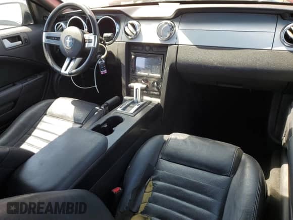 2005 Ford Mustang GT Deluxe с VIN 1ZVFT85H455196014, выставлен на аукционе Copart как лот 64955205 с пробегом 185 633 миль миль и Списание • Salvage title. История ставок и продаж доступна на DreamBid. Изображение 8.