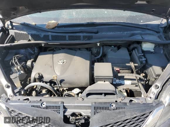 2017 Toyota Sienna SE with VIN 5TDXZ3DC6HS783909, listed as a Copart auction lot 68199575 with 183,031 mi miles and Salvage title. Bid and sale history available at DreamBid. Image 12.