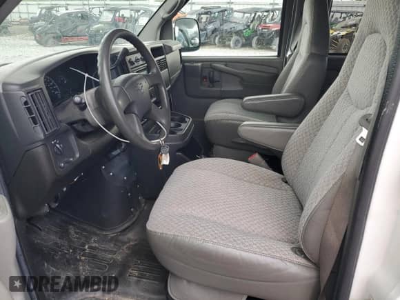 2006 Chevrolet Express Passenger with VIN 1GAHG35U761194114, listed as a Copart auction lot 55985195 with 110,432 mi miles and Salvage title. Bid and sale history available at DreamBid. Image 7.