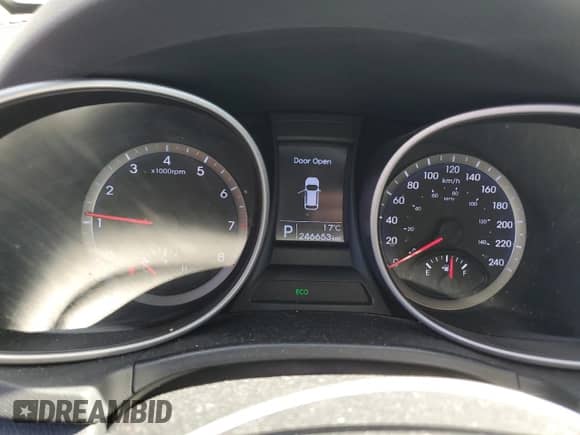 2015 Hyundai Santa Fe GLS z VIN KM8SNDHF4FU117197, wystawiony jako Copart lot #81274365 z przebiegiem 246 653 mil mil oraz Czysty tytuł • Clean title. Historia ofert i sprzedaży dostępna na DreamBid. Obrazek 9.