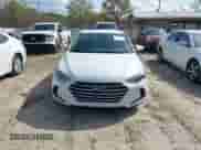 2017 Hyundai Elantra SE z VIN 5NPD84LF8HH058910, wystawiony jako IAAI lot #41938024 z przebiegiem 85 628 mil mil oraz . Historia ofert i sprzedaży dostępna na DreamBid. Obrazek 6.