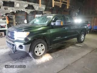 2013 Toyota Tundra z VIN 5TFUM5F15DX045127, wystawiony jako Copart lot #61065565 z przebiegiem 46 213 mil mil oraz Szkoda całkowita • Salvage title. Historia ofert i sprzedaży dostępna na DreamBid. Obrazek 1.
