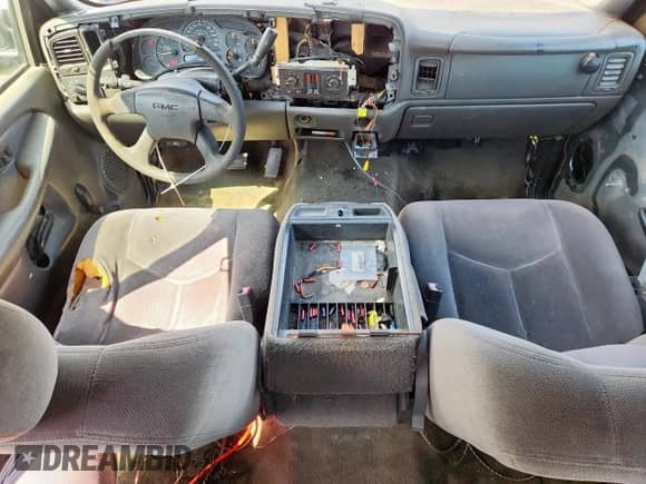 2003 GMC Sierra 1500 SLE с VIN 1GTEC19V13Z320686, выставлен на аукционе Copart как лот 66172165 с пробегом Не указан миль и Списание • Salvage title. История ставок и продаж доступна на DreamBid. Изображение 8.