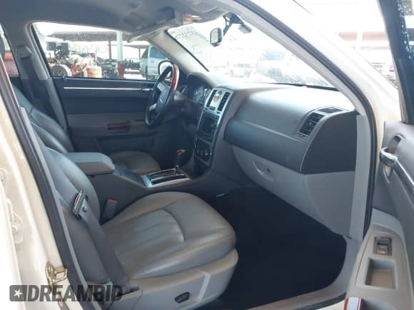 2005 Chrysler 300 C with VIN 2C3AA63H25H174486, listed as a IAAI auction lot 43232276 with 90,503 mi miles and . Bid and sale history available at DreamBid. Image 5.