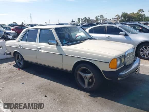 1985 Mercedes-Benz 300 с VIN WDBAB33CXFA210533, выставлен на аукционе IAAI как лот 42653106 с пробегом 248 379 миль миль и . История ставок и продаж доступна на DreamBid. Изображение 1.