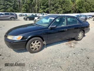 1999 Toyota Camry LE z VIN 4T1BF28K4XU084654, wystawiony jako Copart lot #80823365 z przebiegiem 252 761 mil mil oraz Szkoda całkowita • Salvage title. Historia ofert i sprzedaży dostępna na DreamBid. Obrazek 1.