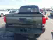 2018 Toyota Tacoma SR5 с VIN 3TMAZ5CN9JM077463, выставлен на аукционе IAAI как лот 41688459 с пробегом 69 886 миль миль и . История ставок и продаж доступна на DreamBid. Изображение 17.