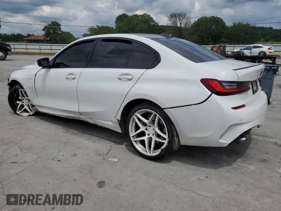 2022 BMW 3 Series 330e with VIN 3MW5P7J07N8C63637, listed as a Copart auction lot 58748635 with 81,778 mi miles and Salvage title. Bid and sale history available at DreamBid. Image 2.