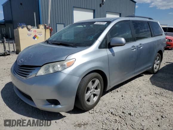 2015 Toyota Sienna LE AAS with VIN 5TDKK3DC9FS531101, listed as a Copart auction lot 65268255 with 161,612 mi miles and Salvage title. Bid and sale history available at DreamBid. Image 1.