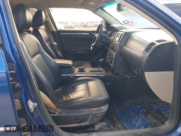 2010 Chrysler 300 Touring Signature with VIN 2C3CA5CVXAH146468, listed as a IAAI auction lot 43276789 with 179,578 mi miles and . Bid and sale history available at DreamBid. Image 5.