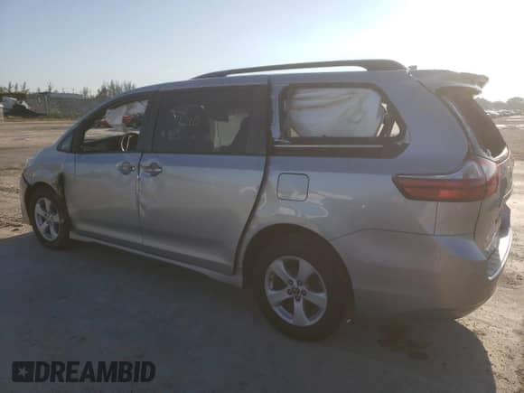 2020 Toyota Sienna LE Auto Access Seat with VIN 5TDKZ3DC4LS062121, listed as a Copart auction lot 69373775 with 59,344 mi miles and Non repairable. Bid and sale history available at DreamBid. Image 2.