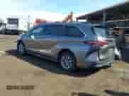 2022 Toyota Sienna XLE z VIN 5TDYRKEC2NS131989, wystawiony jako IAAI lot #42805853 z przebiegiem 30 126 mil mil oraz . Historia ofert i sprzedaży dostępna na DreamBid. Obrazek 3.