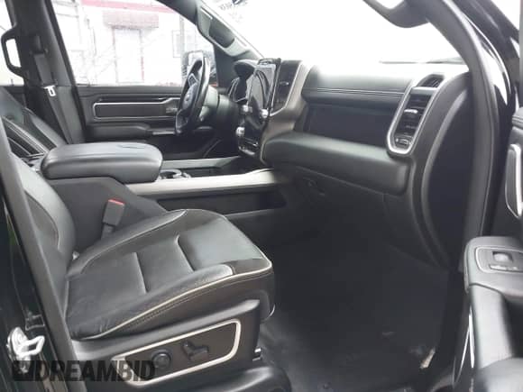 2021 Ram 1500 Laramie z VIN 1C6SRFJT9MN542322, wystawiony jako IAAI lot #42455038 z przebiegiem 68 601 mil mil oraz . Historia ofert i sprzedaży dostępna na DreamBid. Obrazek 5.