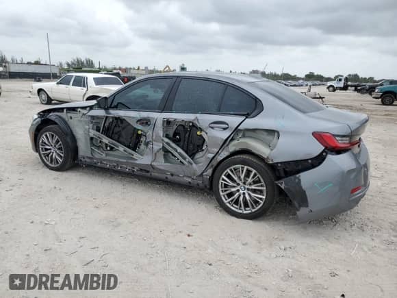 2023 BMW 3 Series 330i z VIN 3MW69FF09P8D49889, wystawiony jako Copart lot #57642005 z przebiegiem 38 249 mil mil oraz Szkoda całkowita • Salvage title. Historia ofert i sprzedaży dostępna na DreamBid. Obrazek 2.