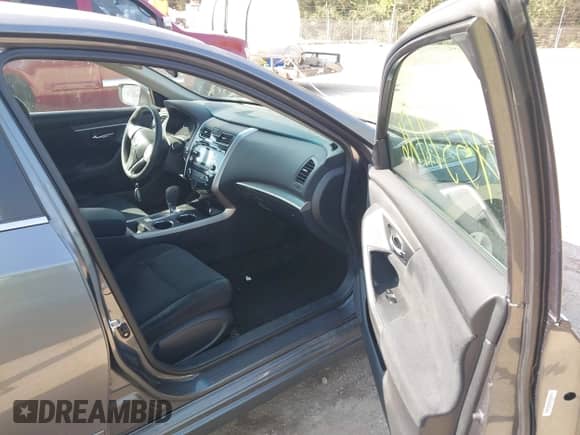 2015 Nissan Altima S z VIN 1N4AL3AP8FN372941, wystawiony jako IAAI lot #43371726 z przebiegiem 141 036 mil mil oraz . Historia ofert i sprzedaży dostępna na DreamBid. Obrazek 5.