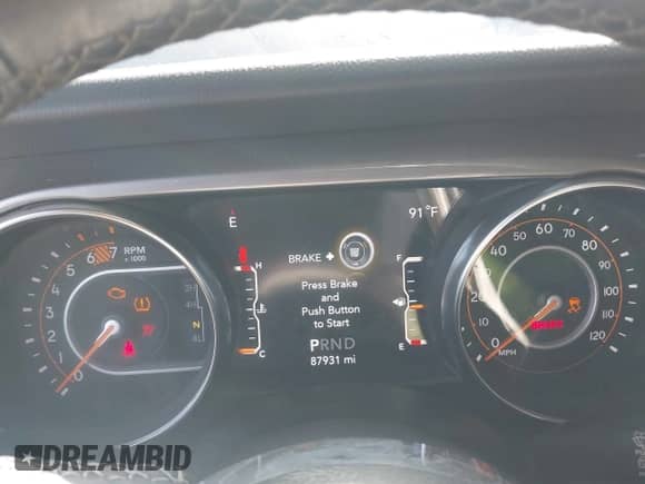 2021 Jeep Wrangler Unlimited Sahara z VIN 1C4HJXEN3MW525716, wystawiony jako IAAI lot #42974390 z przebiegiem 87 931 mil mil oraz . Historia ofert i sprzedaży dostępna na DreamBid. Obrazek 7.