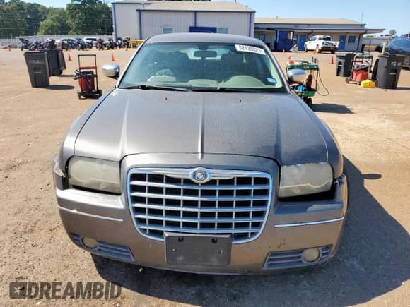 2010 Chrysler 300 Touring с VIN 2C3CA5CV2AH209594, выставлен на аукционе Copart как лот 82426625 с пробегом 195 156 миль миль и Списание • Salvage title. История ставок и продаж доступна на DreamBid. Изображение 5.