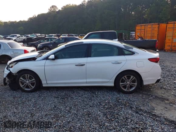 2018 Hyundai Sonata Limited с VIN 5NPE34AF5JH635890, выставлен на аукционе IAAI как лот 43152377 с пробегом 122 115 миль миль и . История ставок и продаж доступна на DreamBid. Изображение 15.