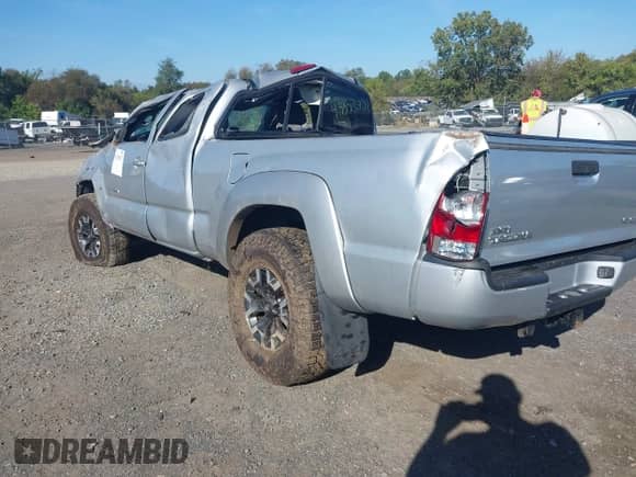 2007 Toyota Tacoma with VIN 5TEUU42NX7Z453770, listed as a IAAI auction lot 43338837 with 215,757 mi miles and . Bid and sale history available at DreamBid. Image 3.