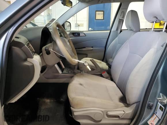 2013 Subaru Forester X z VIN JF2SHABC2DG404463, wystawiony jako Copart lot #69691395 z przebiegiem 124 404 mil mil oraz Czysty tytuł • Clean title. Historia ofert i sprzedaży dostępna na DreamBid. Obrazek 7.