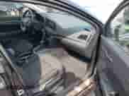 2018 Hyundai Elantra Value Edition z VIN 5NPD84LF6JH264233, wystawiony jako IAAI lot #42752252 z przebiegiem 90 681 mil mil oraz . Historia ofert i sprzedaży dostępna na DreamBid. Obrazek 5.