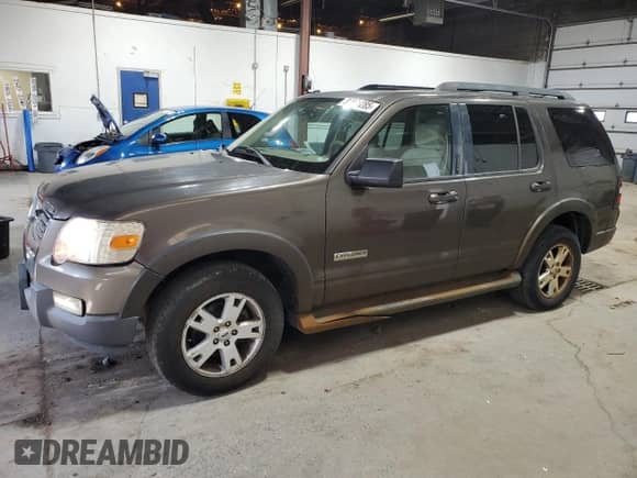 2008 Ford Explorer XLT z VIN 1FMEU63EX8UA04772, wystawiony jako Copart lot #84036285 z przebiegiem 198 726 mil mil oraz Czysty tytuł • Clean title. Historia ofert i sprzedaży dostępna na DreamBid. Obrazek 1.