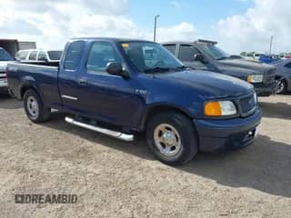 2004 Ford F-150 XL z VIN 2FTRX17274CA71498, wystawiony jako IAAI lot #42797530 z przebiegiem 235 350 mil mil oraz . Historia ofert i sprzedaży dostępna na DreamBid. Obrazek 1.