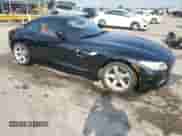 2009 BMW Z4 sDrive30i с VIN WBALM53589E161683, выставлен на аукционе Copart как лот 60557635 с пробегом 70 183 миль миль и Списание • Salvage title. История ставок и продаж доступна на DreamBid. Изображение 4.