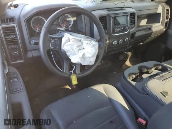 2020 Ram 1500 Tradesman z VIN 3C6JR6DT7LG170445, wystawiony jako Copart lot #80922994 z przebiegiem Nie podano mil oraz Szkoda całkowita • Salvage title. Historia ofert i sprzedaży dostępna na DreamBid. Obrazek 8.