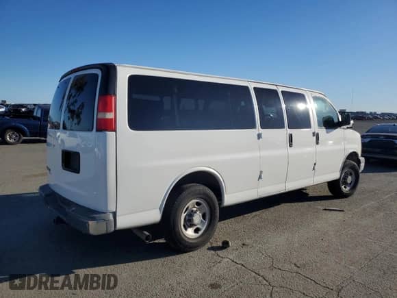 2007 Chevrolet Express Passenger with VIN 1GAHG39U471121312, listed as a Copart auction lot 47570155 with 139,078 mi miles and Salvage title. Bid and sale history available at DreamBid. Image 3.