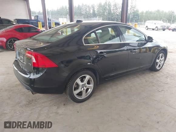 2012 Volvo S60 T5 с VIN YV1622FS8C2031282, выставлен на аукционе IAAI как лот 43220536 с пробегом 127 592 миль миль и . История ставок и продаж доступна на DreamBid. Изображение 4.