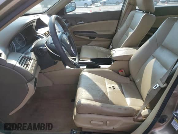 2009 Honda Accord LX-P z VIN 1HGCP26409A118167, wystawiony jako Copart lot #68160795 z przebiegiem 172 021 mil mil oraz Szkoda całkowita • Salvage title. Historia ofert i sprzedaży dostępna na DreamBid. Obrazek 7.