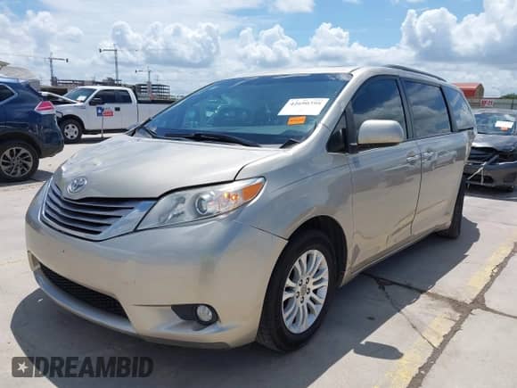 2017 Toyota Sienna XLE Auto Access Seat with VIN 5TDYZ3DC2HS813038, listed as a IAAI auction lot 42690398 with 117,315 mi miles and . Bid and sale history available at DreamBid. Image 20.