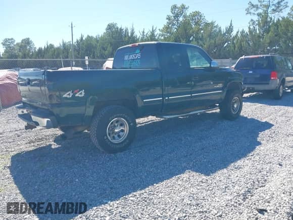 2002 Chevrolet Silverado 2500HD LT z VIN 1GCHK29102E187153, wystawiony jako IAAI lot #43490580 z przebiegiem 309 101 mil mil oraz . Historia ofert i sprzedaży dostępna na DreamBid. Obrazek 4.