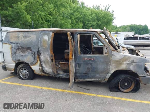 2010 Ford Econoline Cargo Commercial с VIN 1FTNE1EW7ADA69644, выставлен на аукционе IAAI как лот 42464065 с пробегом Не указан миль и . История ставок и продаж доступна на DreamBid. Изображение 12.