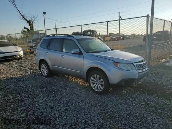 2012 Subaru Forester X Limited z VIN JF2SHBEC0CH451114, wystawiony jako Copart lot #71005895 z przebiegiem 113 690 mil mil oraz Czysty tytuł • Clean title. Historia ofert i sprzedaży dostępna na DreamBid. Obrazek 14.