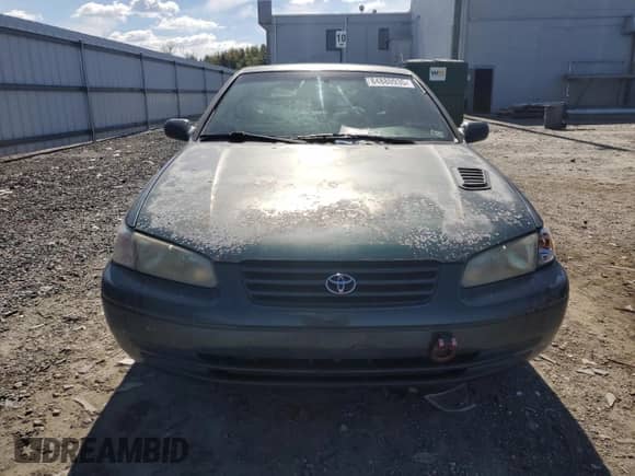 1998 Toyota Camry LE z VIN 4T1BG28K6WU370968, wystawiony jako Copart lot #84880935 z przebiegiem 189 788 mil mil oraz Czysty tytuł • Clean title. Historia ofert i sprzedaży dostępna na DreamBid. Obrazek 5.