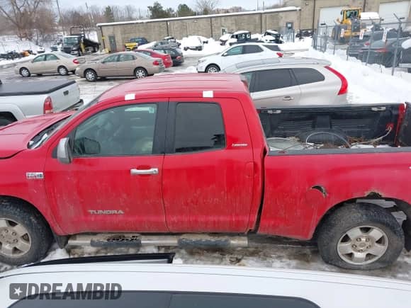 2008 Toyota Tundra Limited с VIN 5TBBV58108S516266, выставлен на аукционе IAAI как лот 41596649 с пробегом 324 609 миль миль и . История ставок и продаж доступна на DreamBid. Изображение 14.
