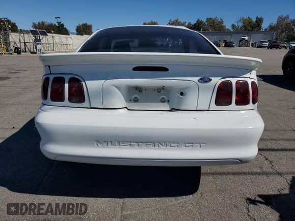 1998 Ford Mustang GT z VIN 1FAFP42X9WF179805, wystawiony jako Copart lot #82494395 z przebiegiem 142 724 mil mil oraz Szkoda całkowita • Salvage title. Historia ofert i sprzedaży dostępna na DreamBid. Obrazek 6.