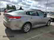 2016 Kia Optima EX z VIN 5XXGU4L36GG057408, wystawiony jako Copart lot #82721095 z przebiegiem 167 278 mil mil oraz Czysty tytuł • Clean title. Historia ofert i sprzedaży dostępna na DreamBid. Obrazek 3.