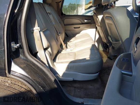 2007 Chevrolet Tahoe LTZ с VIN 1GNFC13077R229081, выставлен на аукционе IAAI как лот 43410317 с пробегом Не указан миль и . История ставок и продаж доступна на DreamBid. Изображение 8.